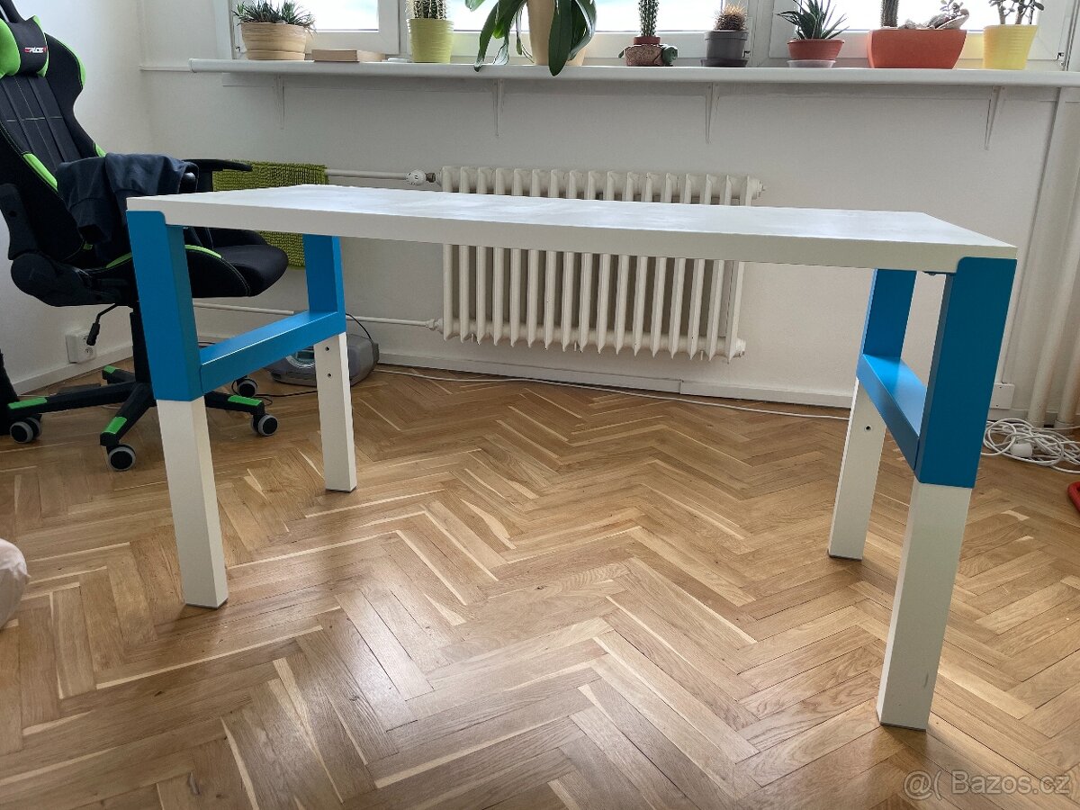 Rostoucí psací stůl IKEA PAHL