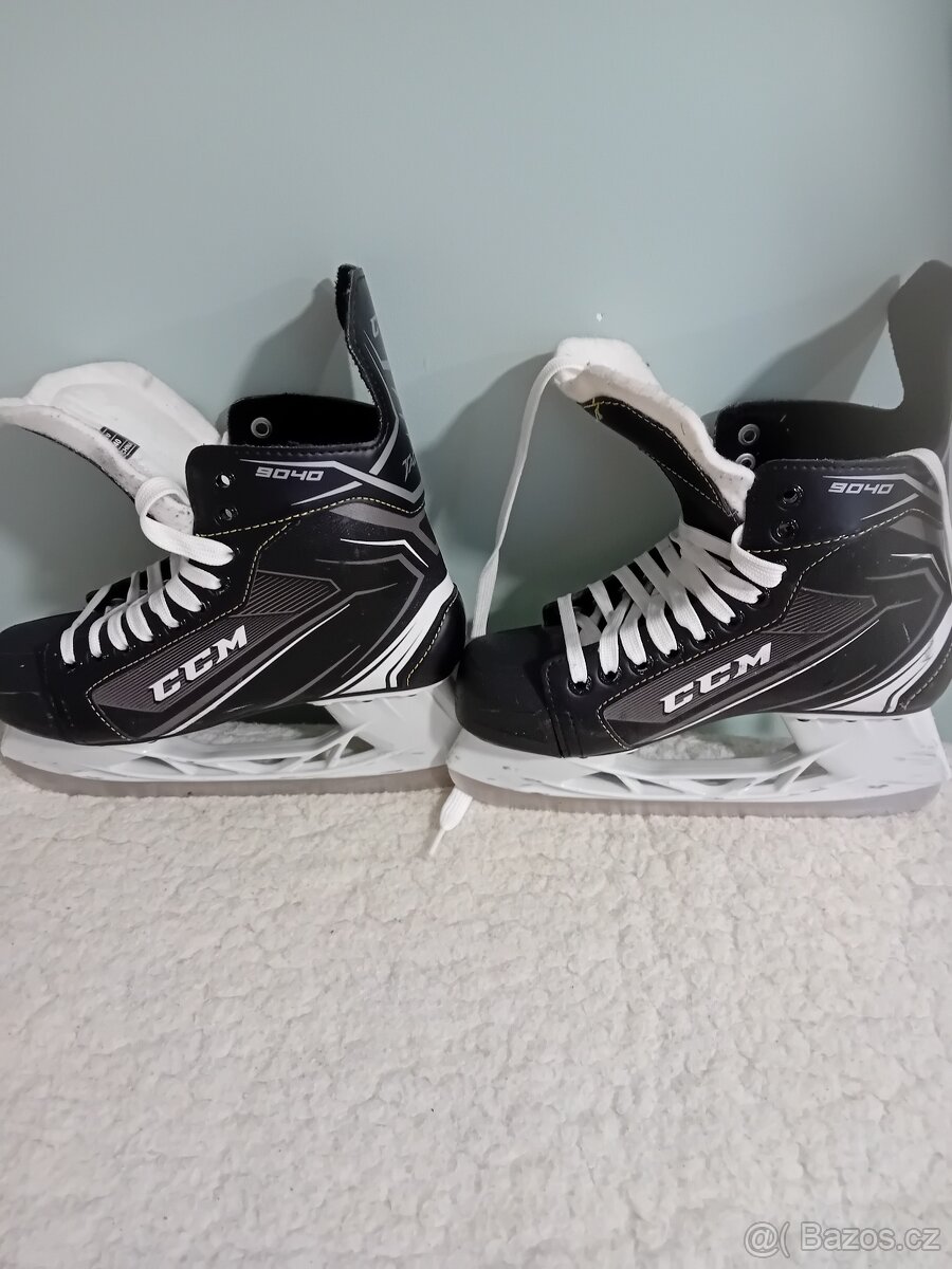 Hokejové brusle CCM  vel.40