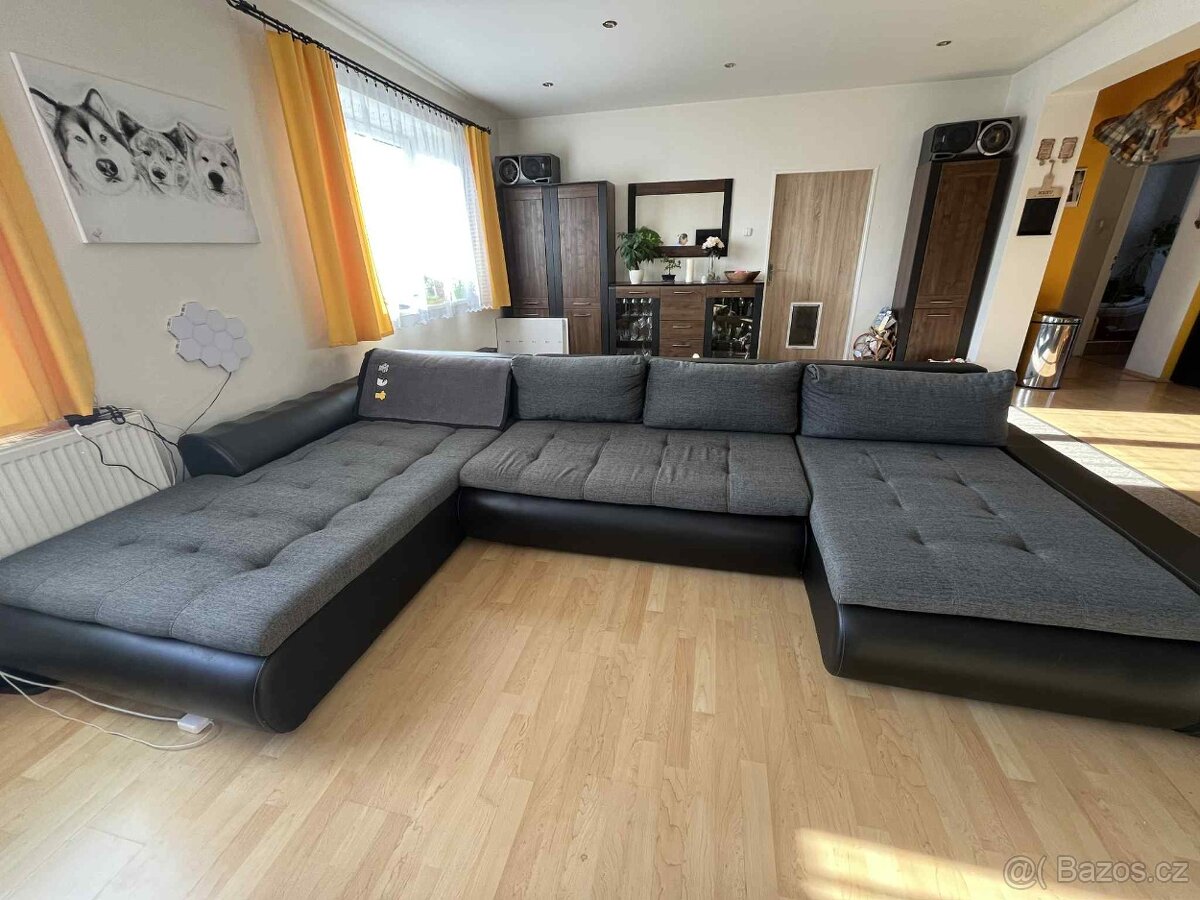 Velká rozkládací sedačka v pěkném stavu