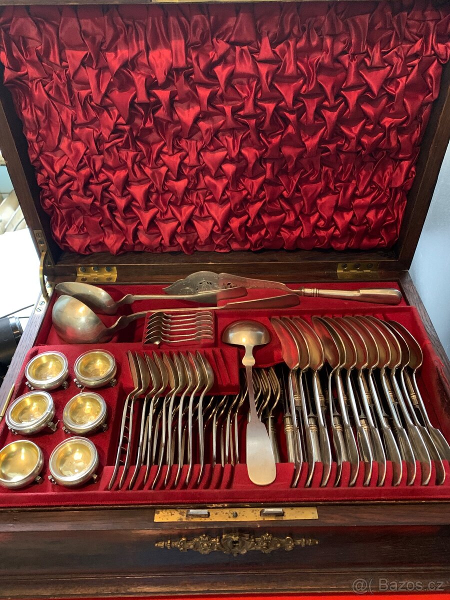 Prodám set stříbrných příborů pro 12 osob 3500g stříbra