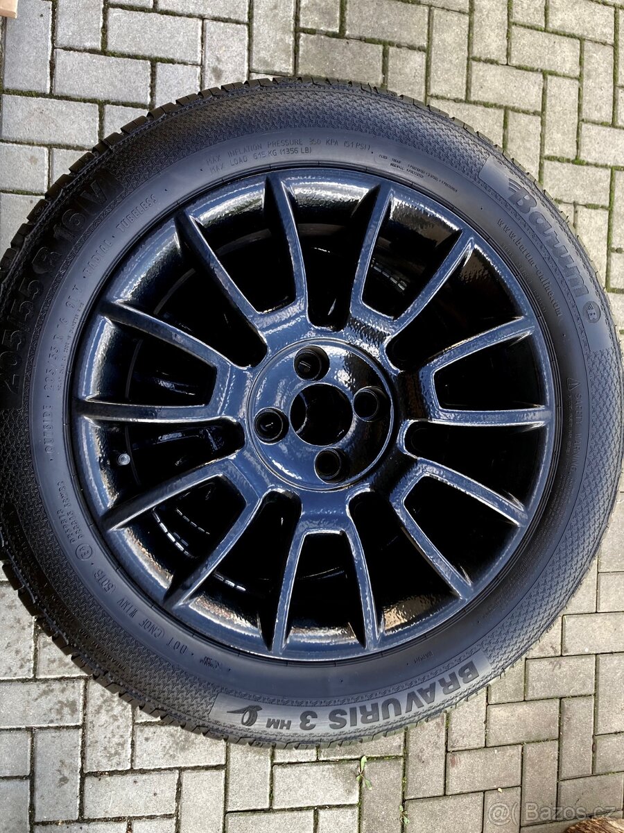 Černá kola R16, 205/55, 7J, 4x9 + pneu Barum Bravuris, letní