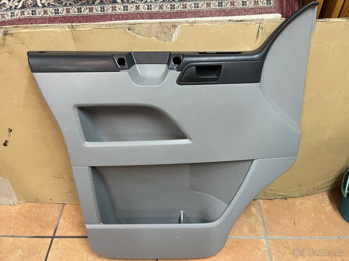 VW transport T5 Multivan, Caravelle tapecírung přední dveře