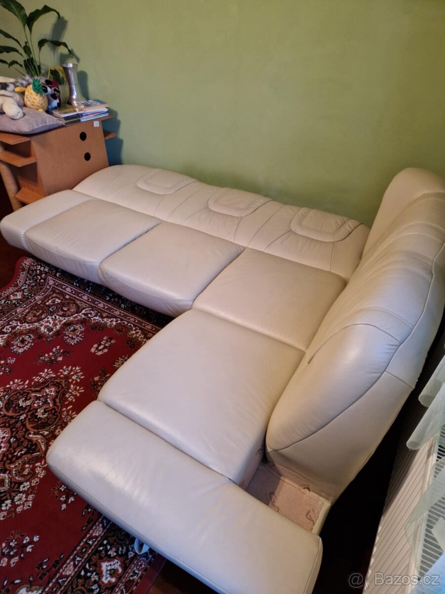 Béžová kožená sedačka