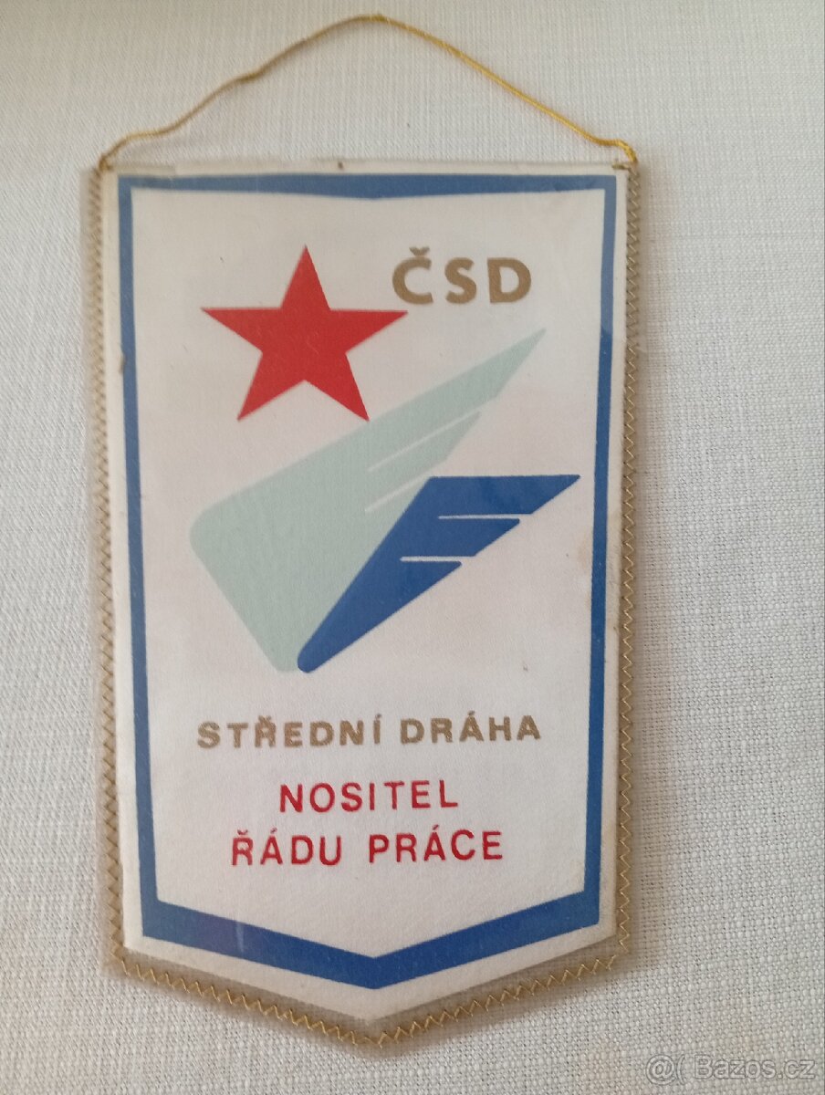 Prodám vlaječky mám asi tak 1000 ks i 50 let staré