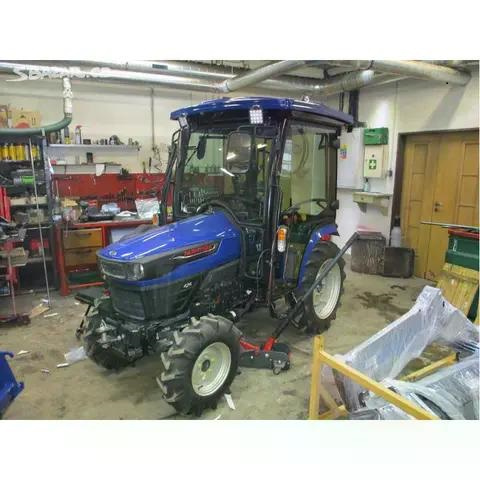 Malotraktor Farmtrac 26 s kabinou a topením