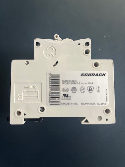 Prodám jistič Schrack BM50 C32/3, 32A, 3P
