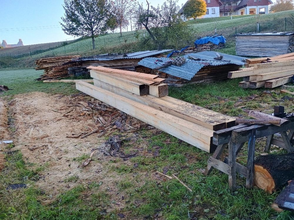 Trámy silné 25x25 cm, delky 6,2a 4.15 metru