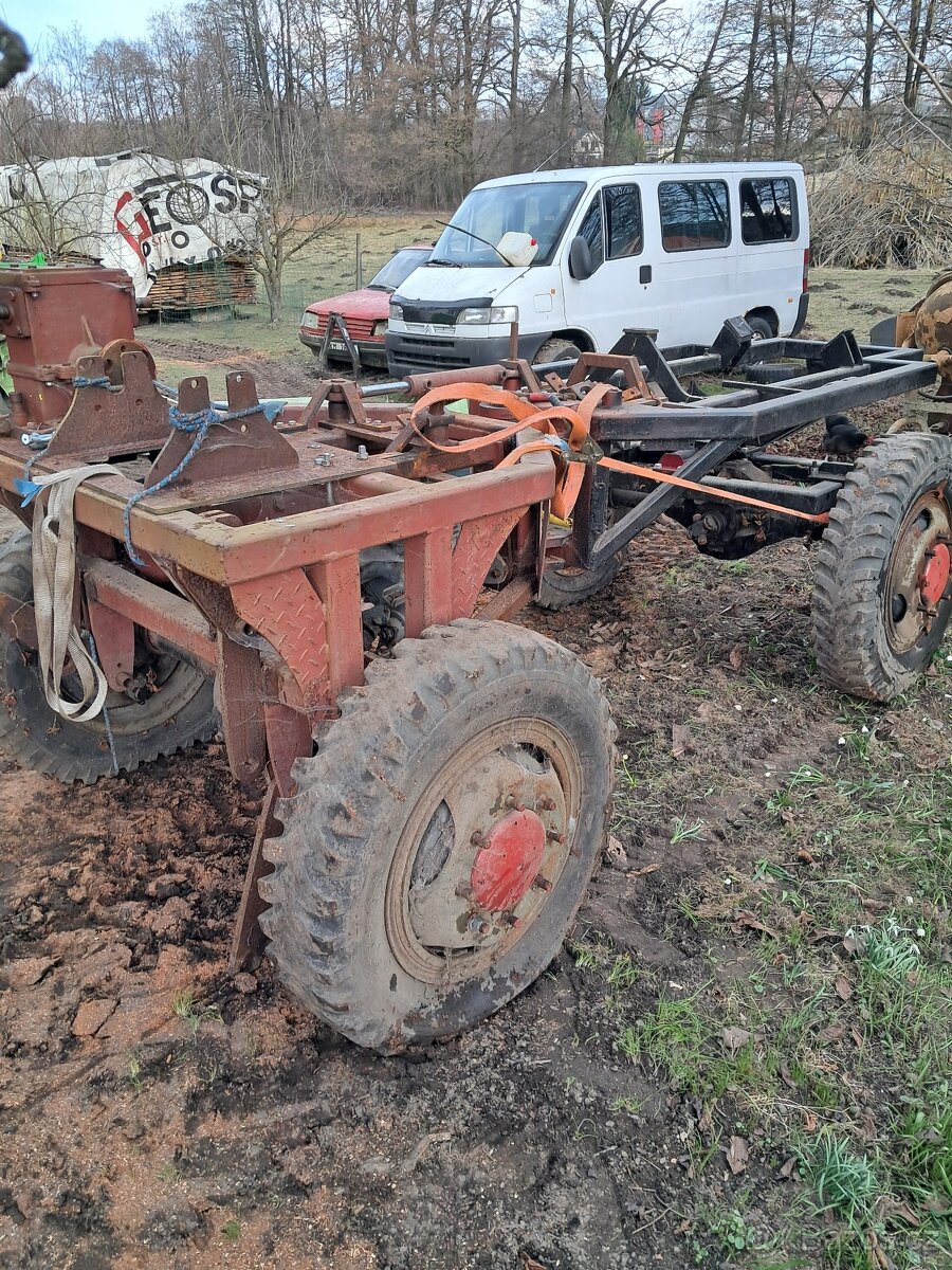 Kloubový malotraktor