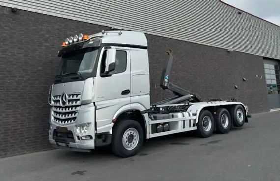 Mercedes-Benz 3751 8x4 Tridem - hákový nosič kontejnerů