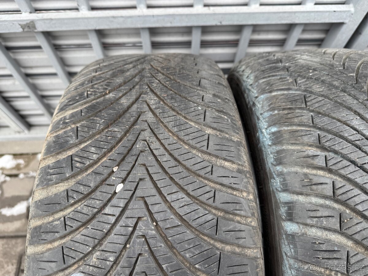 2x celoroční pneu Kumho Solus 225/40 R18 92W