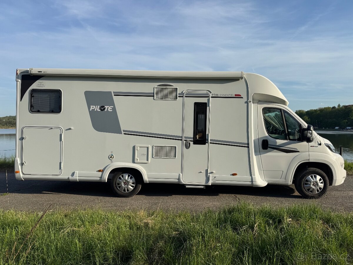 Pilote P746GJ, solár, soběstačnost, perfektní stav