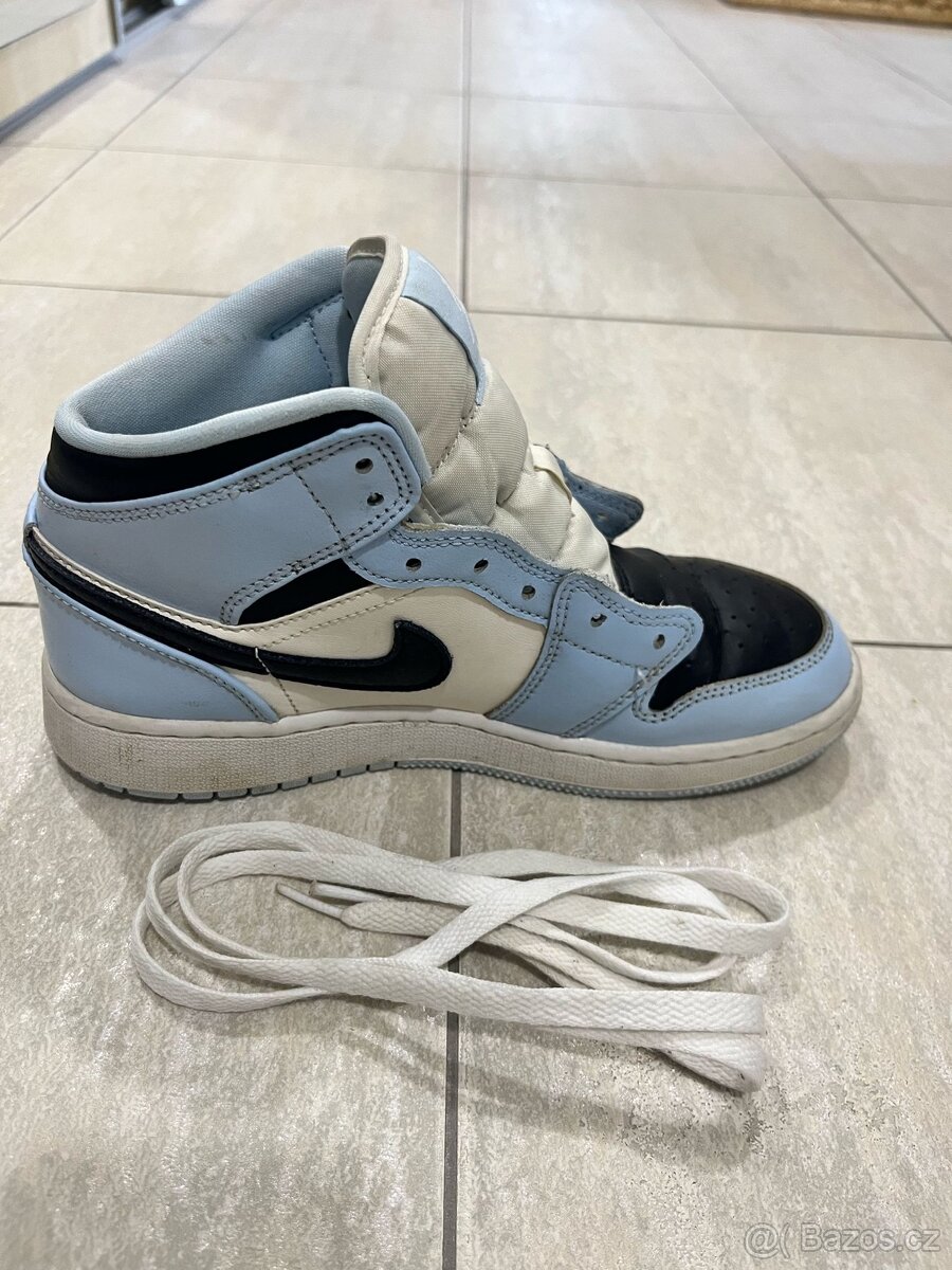 Boty Nike Air Jordan 1MiD
