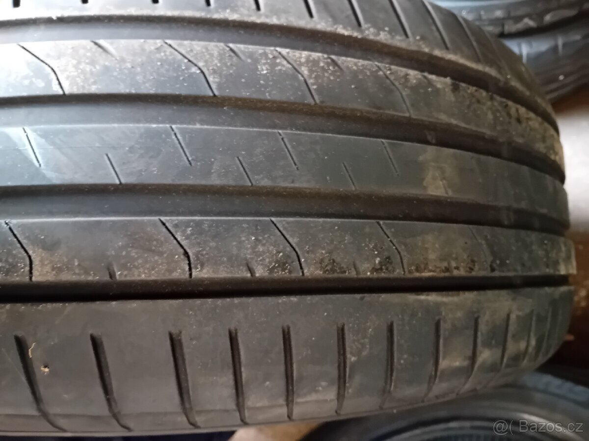 Prodám Sadu pneu 235/55/17 /Nexen