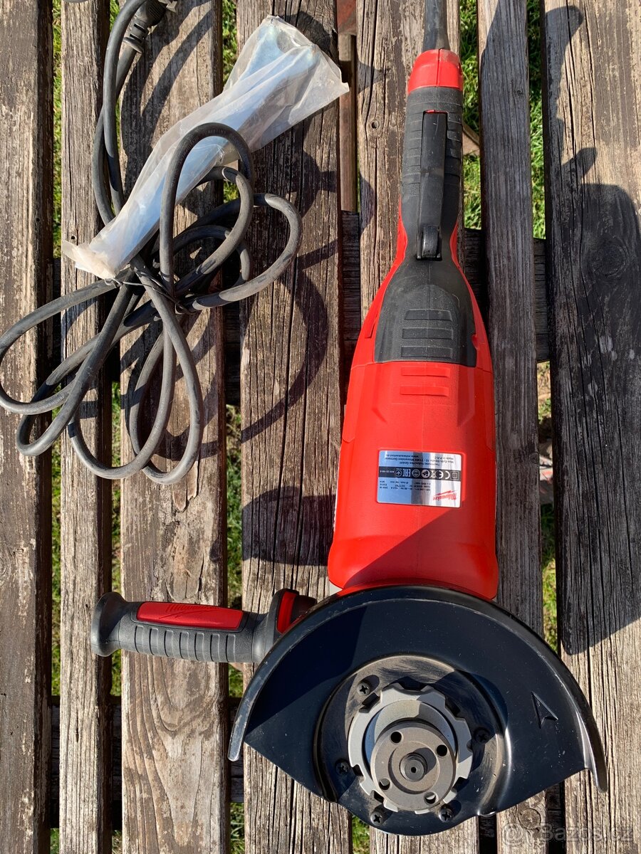 Úhlová bruska Milwaukee 180