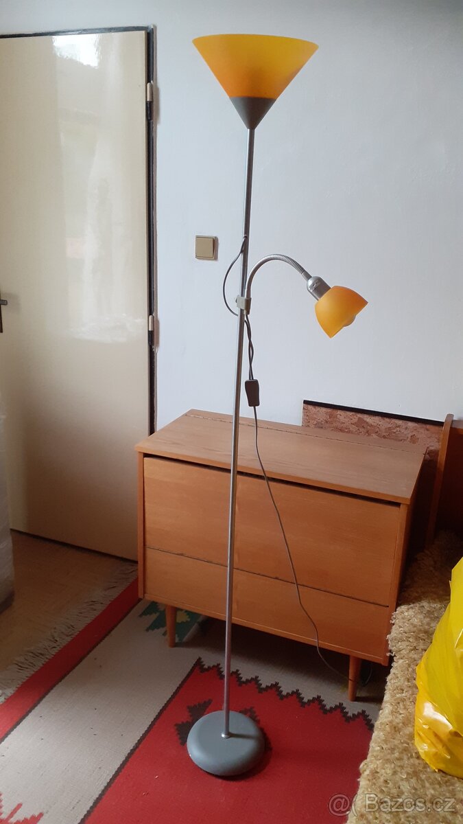 Stojatá lampa