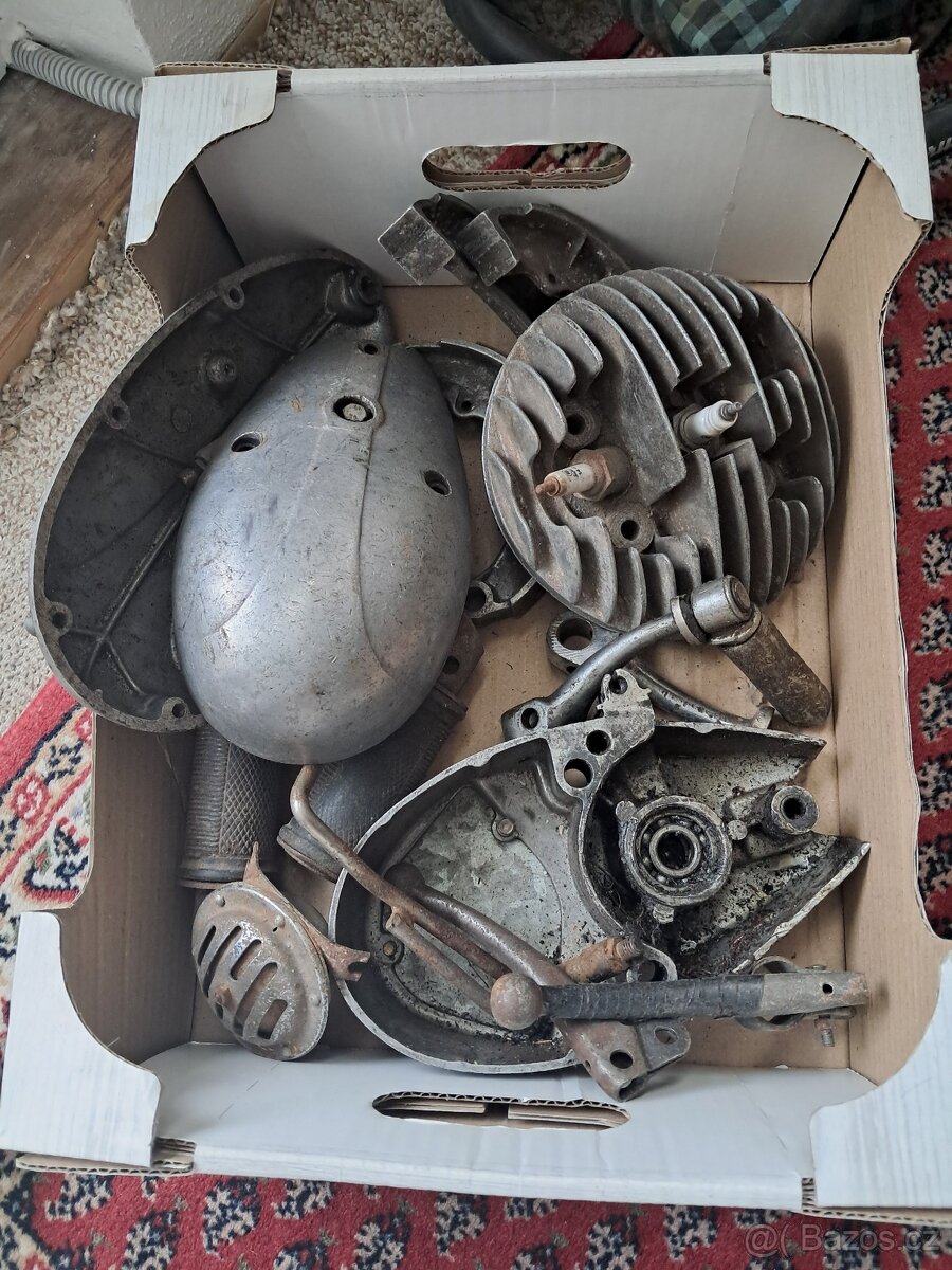Jawa krabice s díly - kývačka, pionýr, stadion, ...
