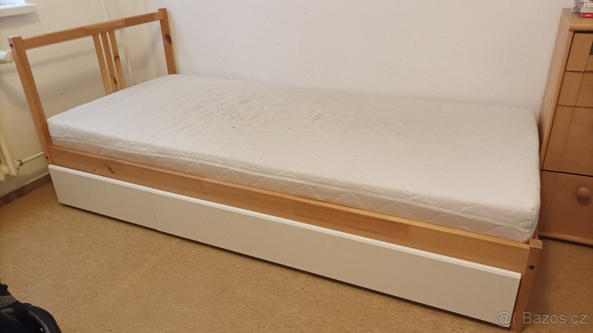 Postel s matrací a úložným prostorem