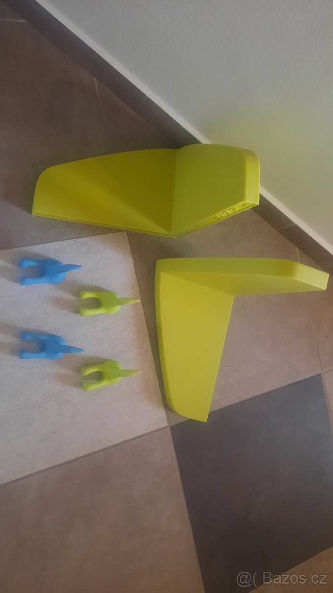 Ikea 2×poličky, 4 ×věšák