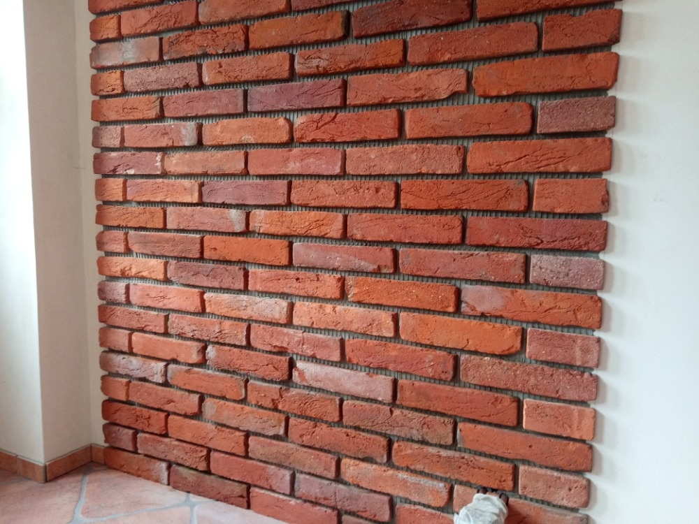 Lícové obkladové cihlové pásky typ B1