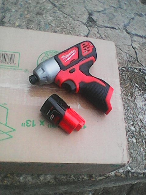 Milwaukee M12 Bid-0 razovy utahovak + baterie 1,5Ah