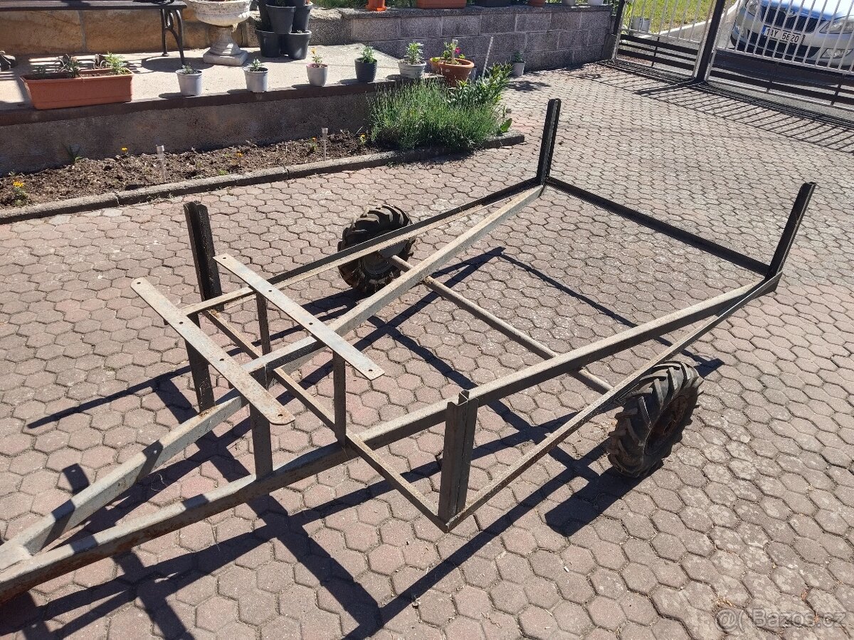 Přívěsný vozík