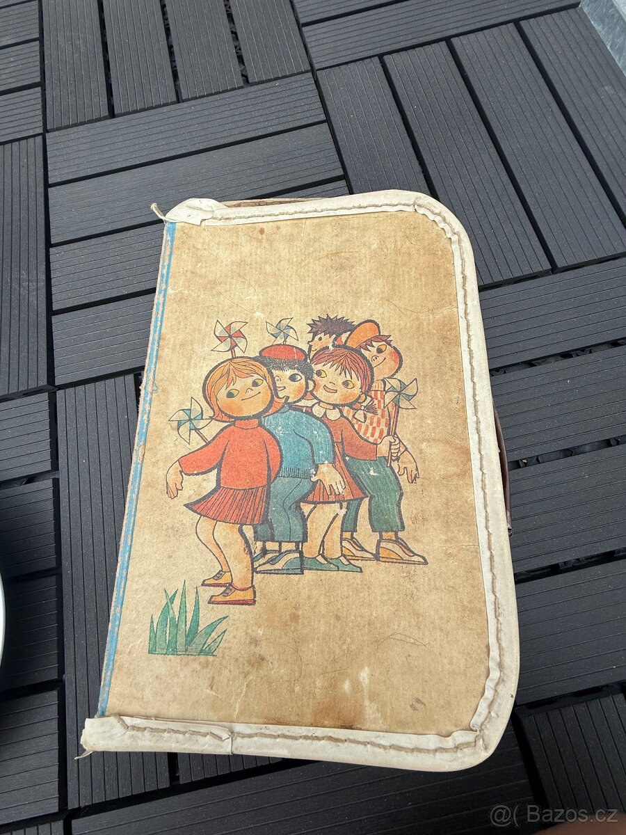 Retro kufírek