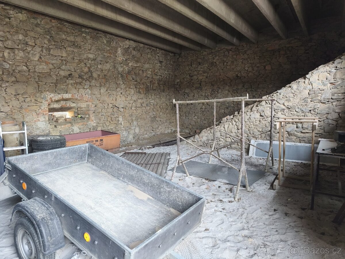 Sklad 92 m² – elektřina, internet, kamerový systém