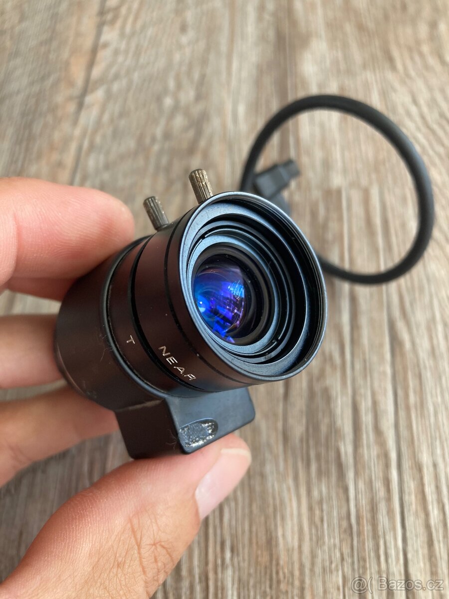 Objektiv s manuální clonou