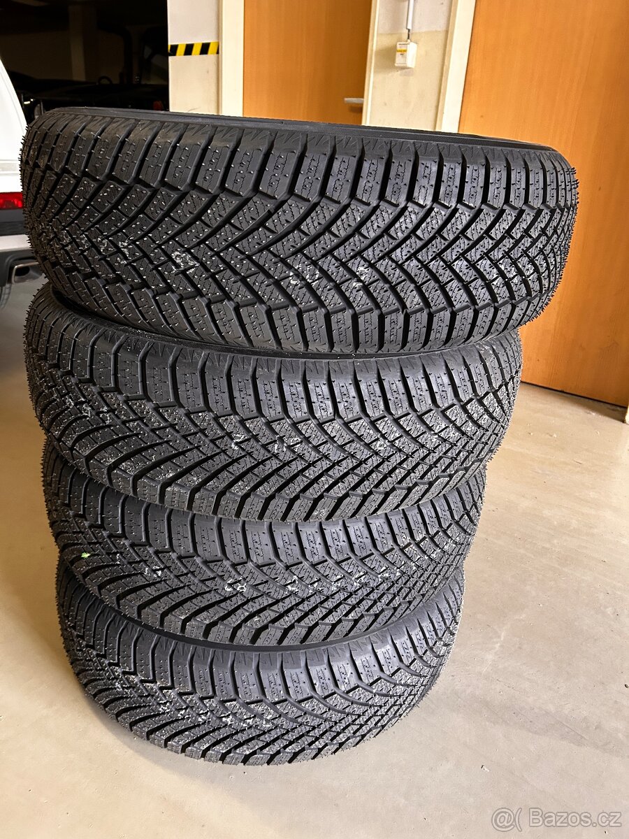 Zimní pneu 235/60 R19 103V - nejeté
