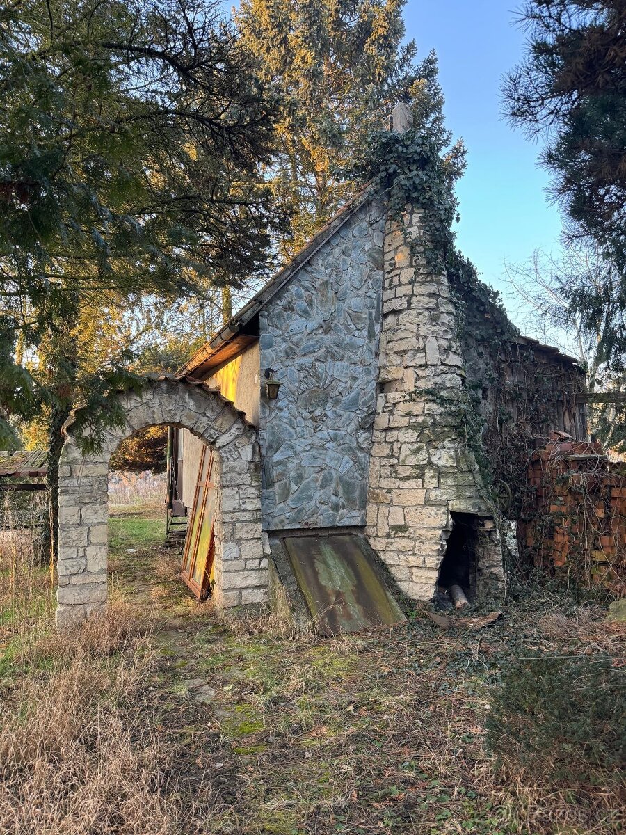 Prodej podílu 5/12 chaty 16 m², pozemek 1157 m²