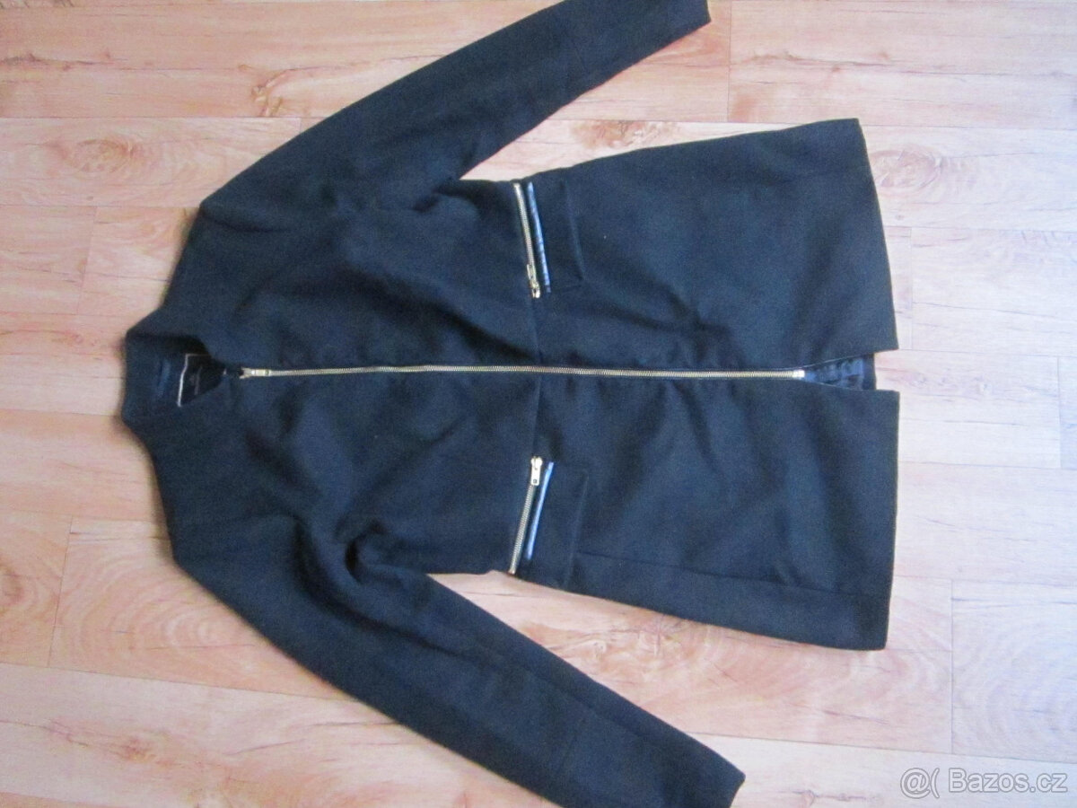 Černý elegantní kabát vel. M/L, podzim / zima