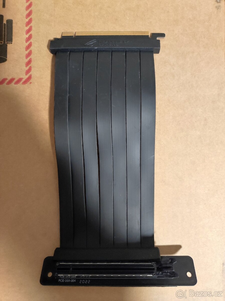 ASUS ROG Strix Riser RS200 kabel