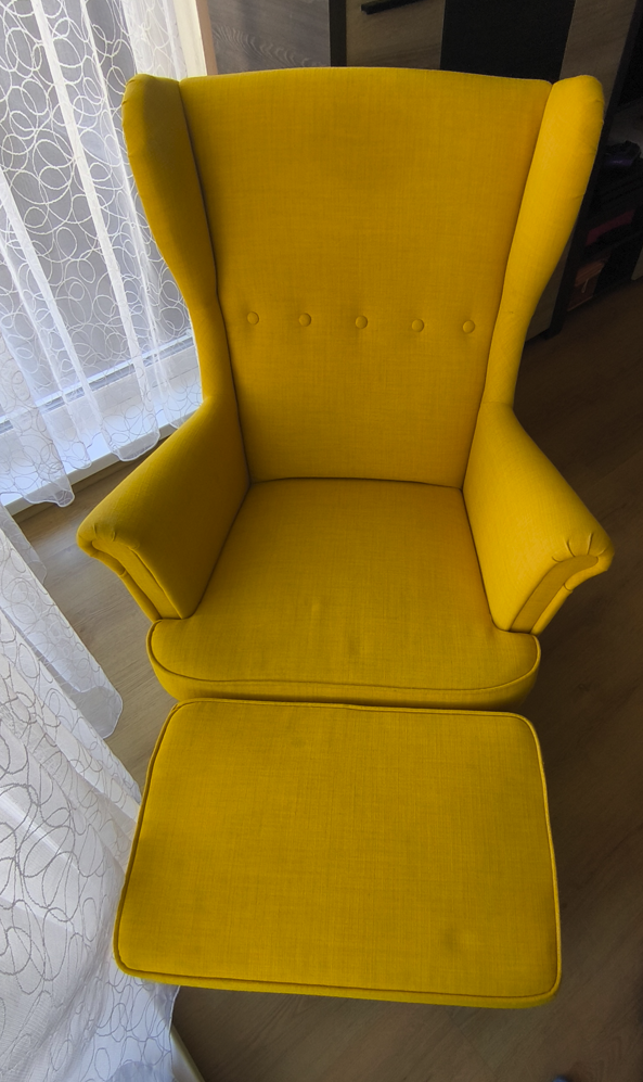 Křeslo ušák žlutý + taburet - IKEA Strandmon - 2699Kč