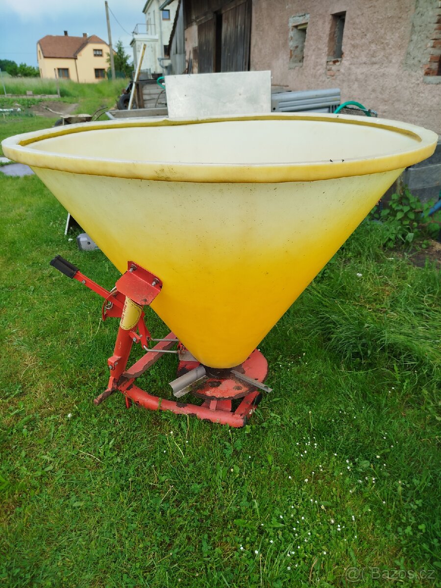 Rozmetadlo hnojiv 500l