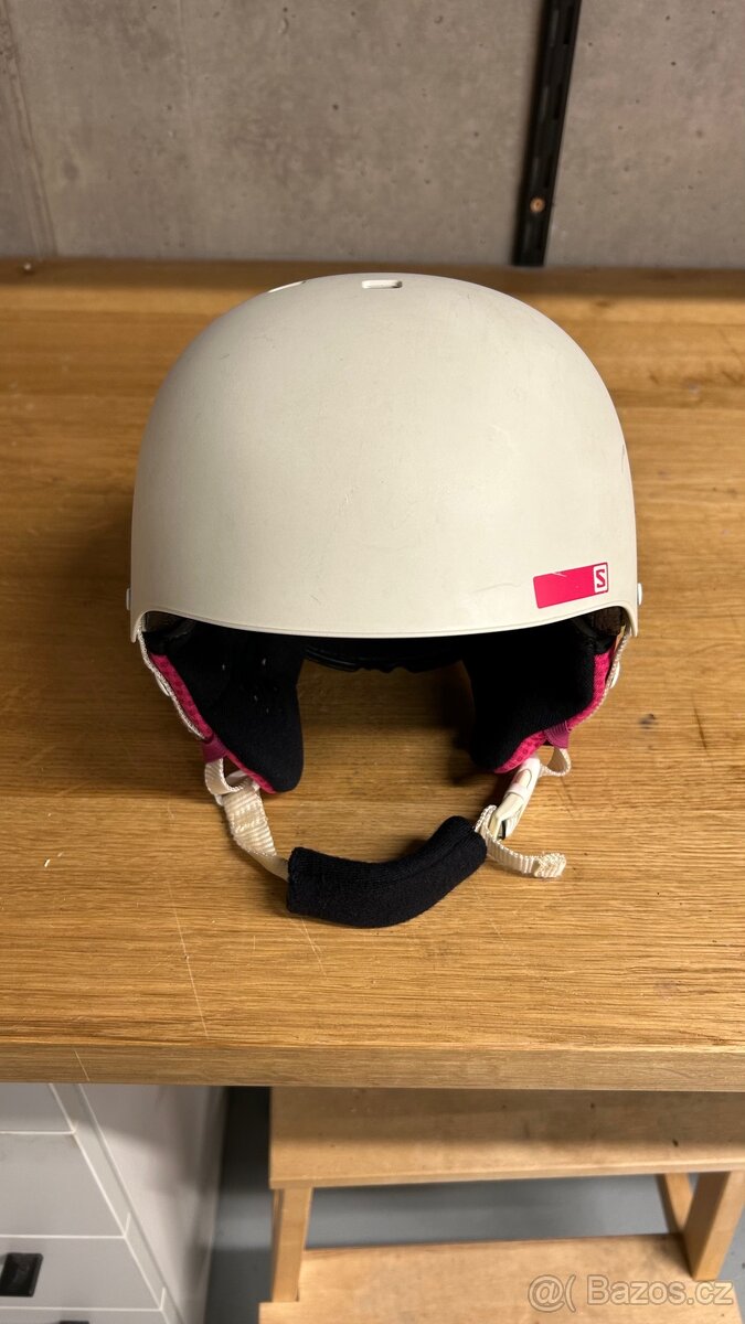 Lyžařská helma Salomon