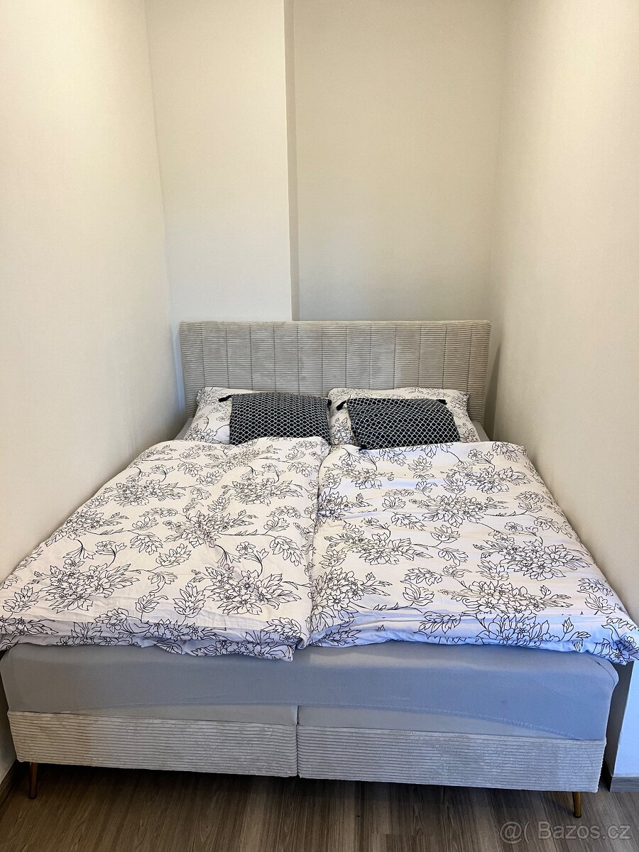 Čalouněná boxspring postel 160×200cm - skvělý stav