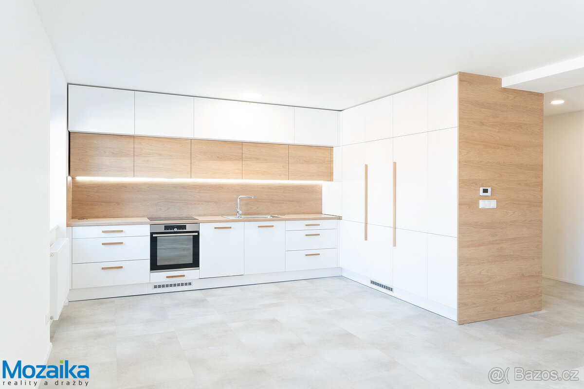 Pronájem bytu 3+kk + pokoj bez okna, po rekonstrukci, na nám