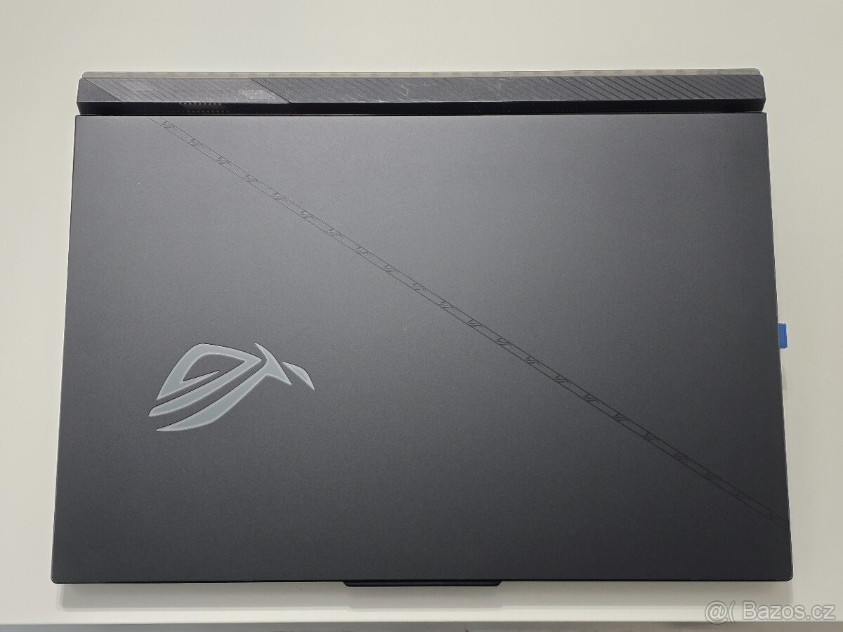 ROG Strix Scar 18 (2023) i9-13980hx / rtx4090 / 32gb ram