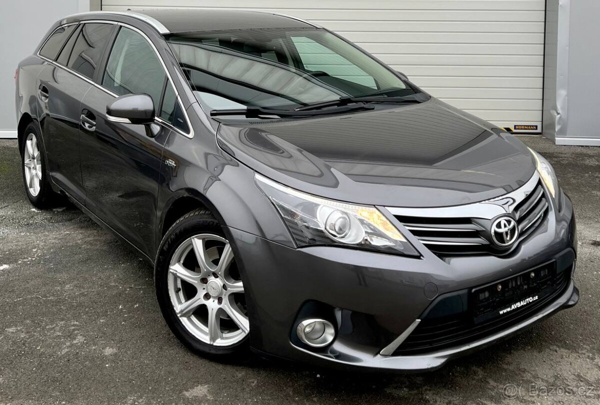 TOYOTA AVENSIS 2.2 D-4D 110 kW • 2011 • BOHATÁ VÝBAVA