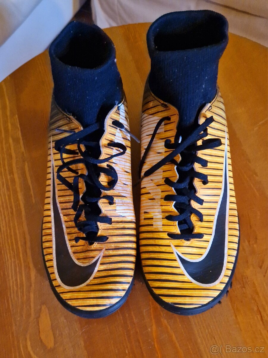 SÁLOVÉ BOTY NIKE ORANŽOVO ČERNÉ VELIKOST 41