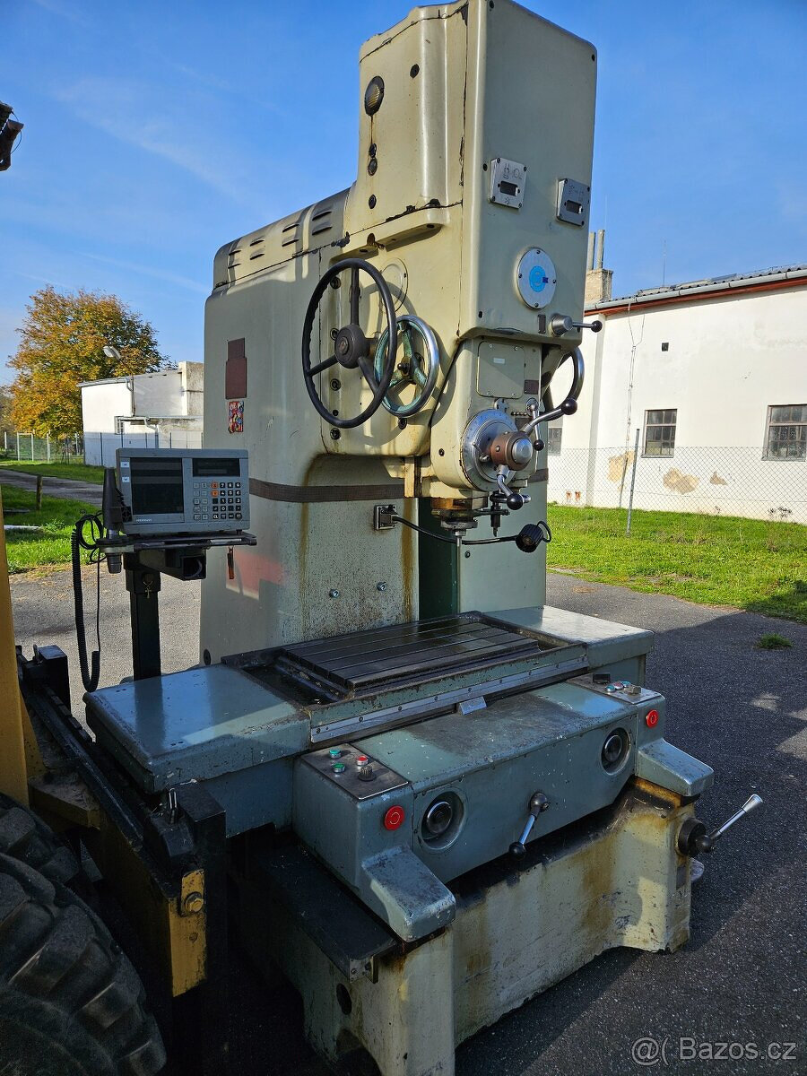 SOUŘADNICOVÁ VYVRTÁVAČKA 2B440A