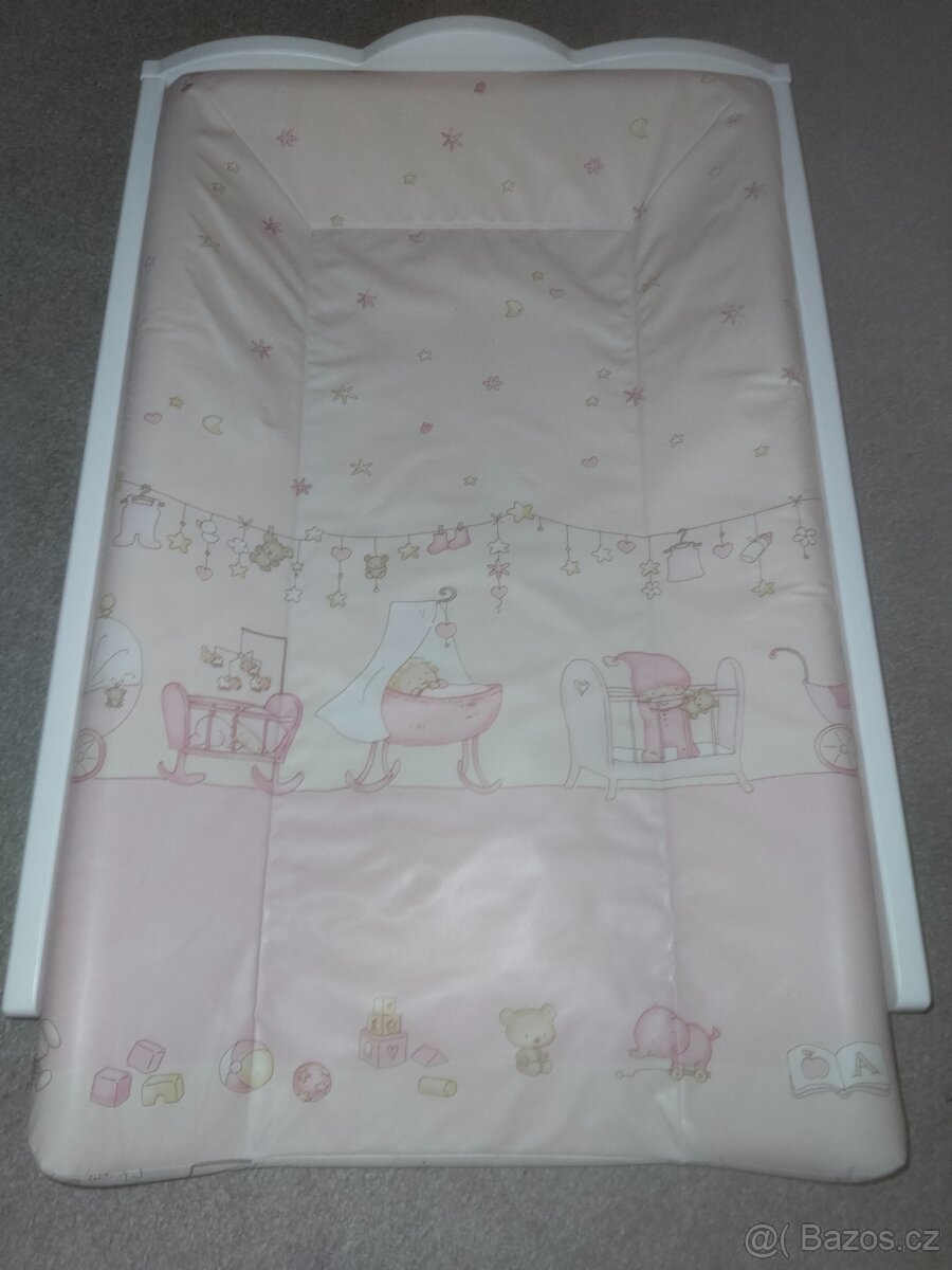 Přebalovací pult s podložkou