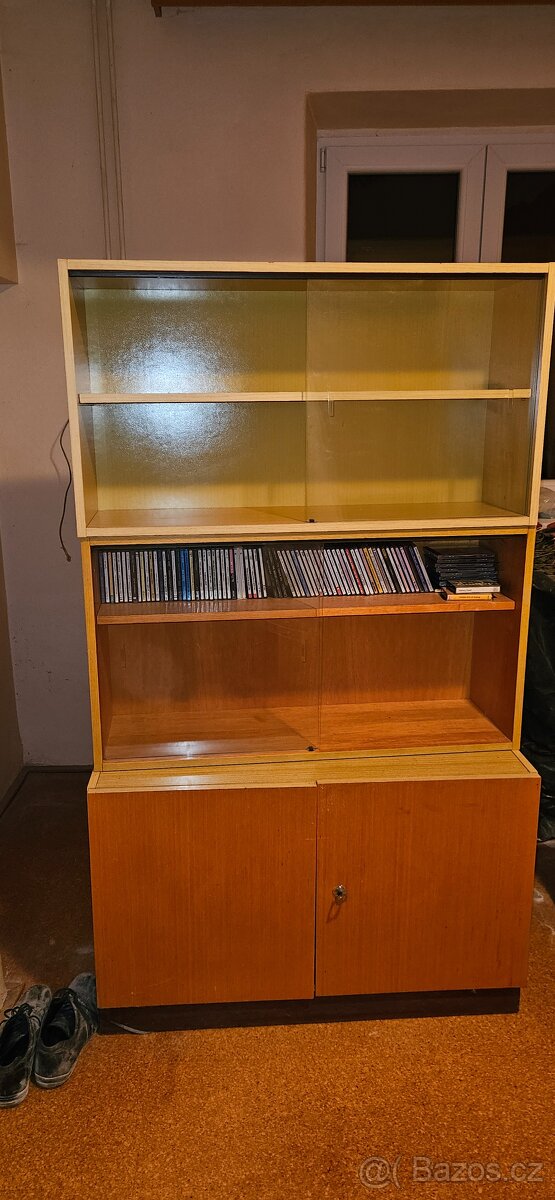 Skříňe a knihovny