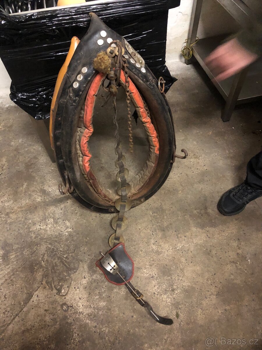 Starožitný koňský chomout