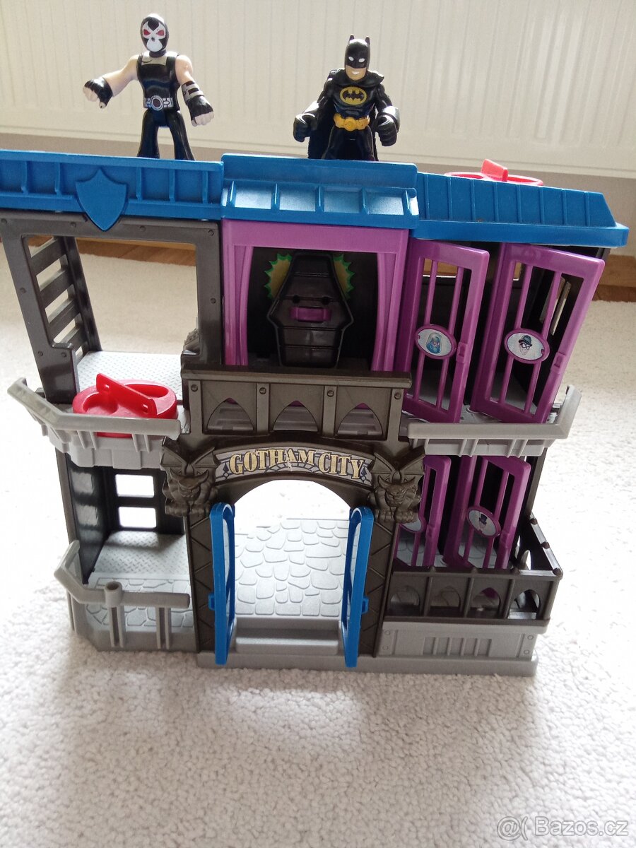 Prodám hrad, klíčenku, čelenku, lego, hračky