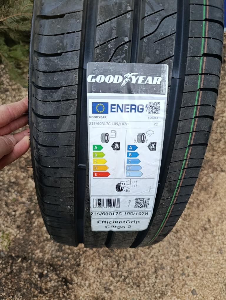 215/60 R 17 C GoodYEAR Efficientgrip cargo 2