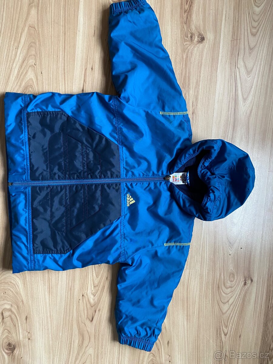 Zimní chlapecká bunda Adidas s kapucí a návleky