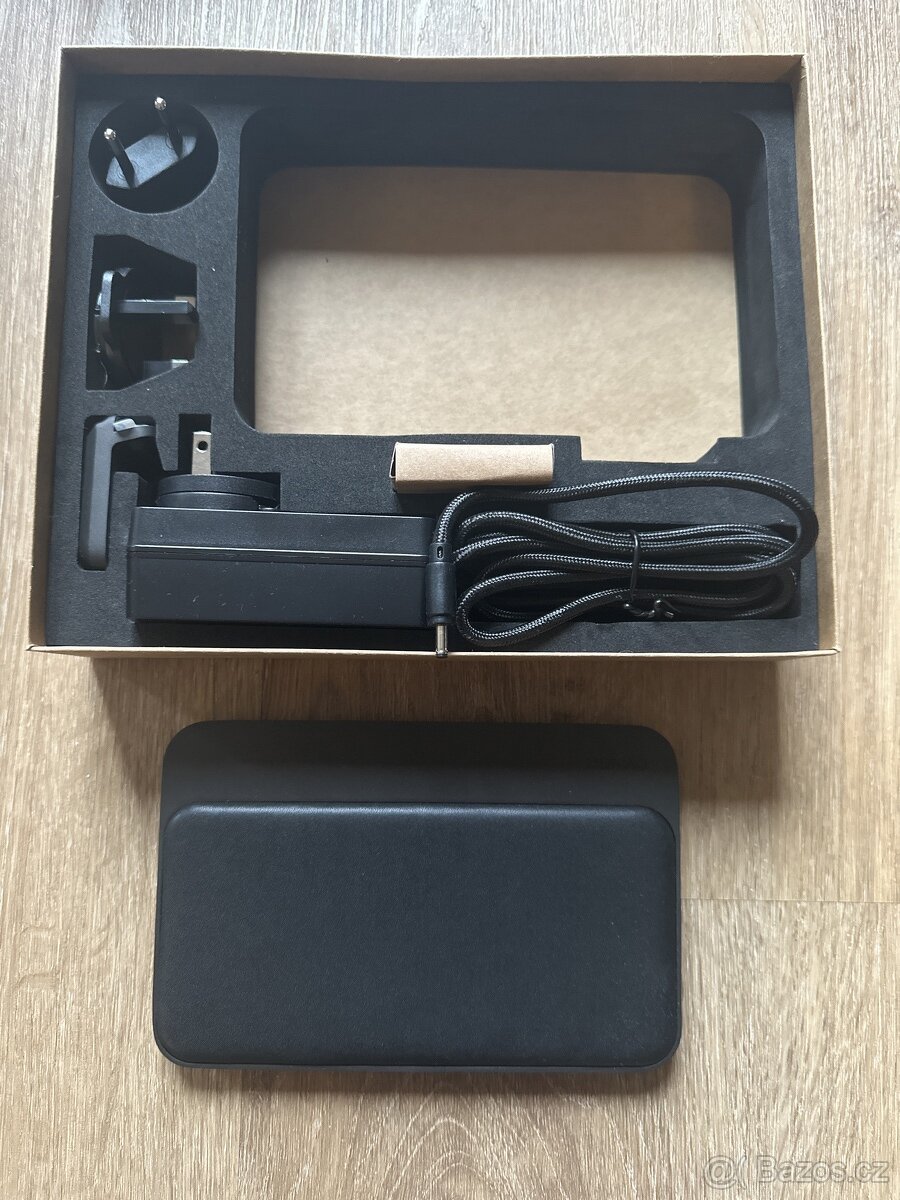 Nomad charger HUB - bezdrátová nabíječka na Apple produkty