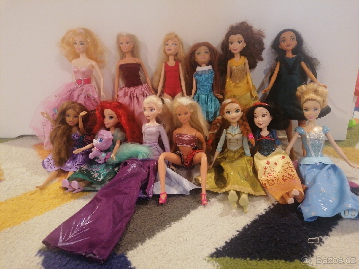Prodám 13 panenek Barbie vč oblečení i pejska