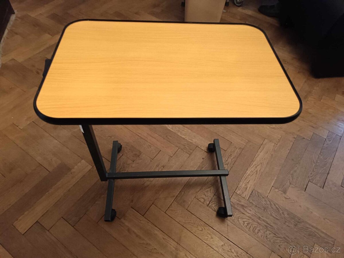 Přídavný stolek